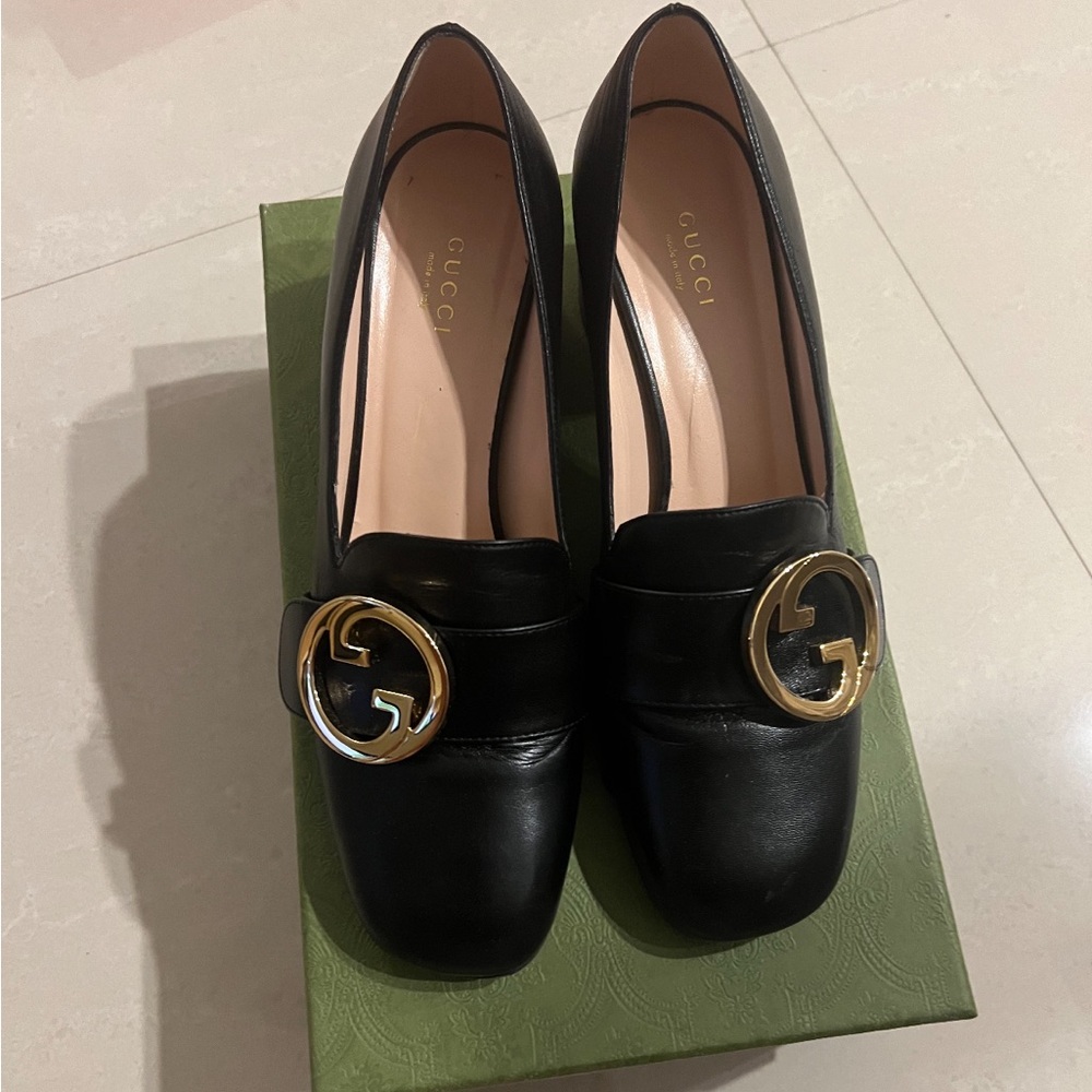 Gucci double G logo leather pumps GENTLY USED  IN BOX
